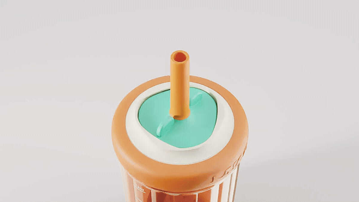 Twisting the lid to lock